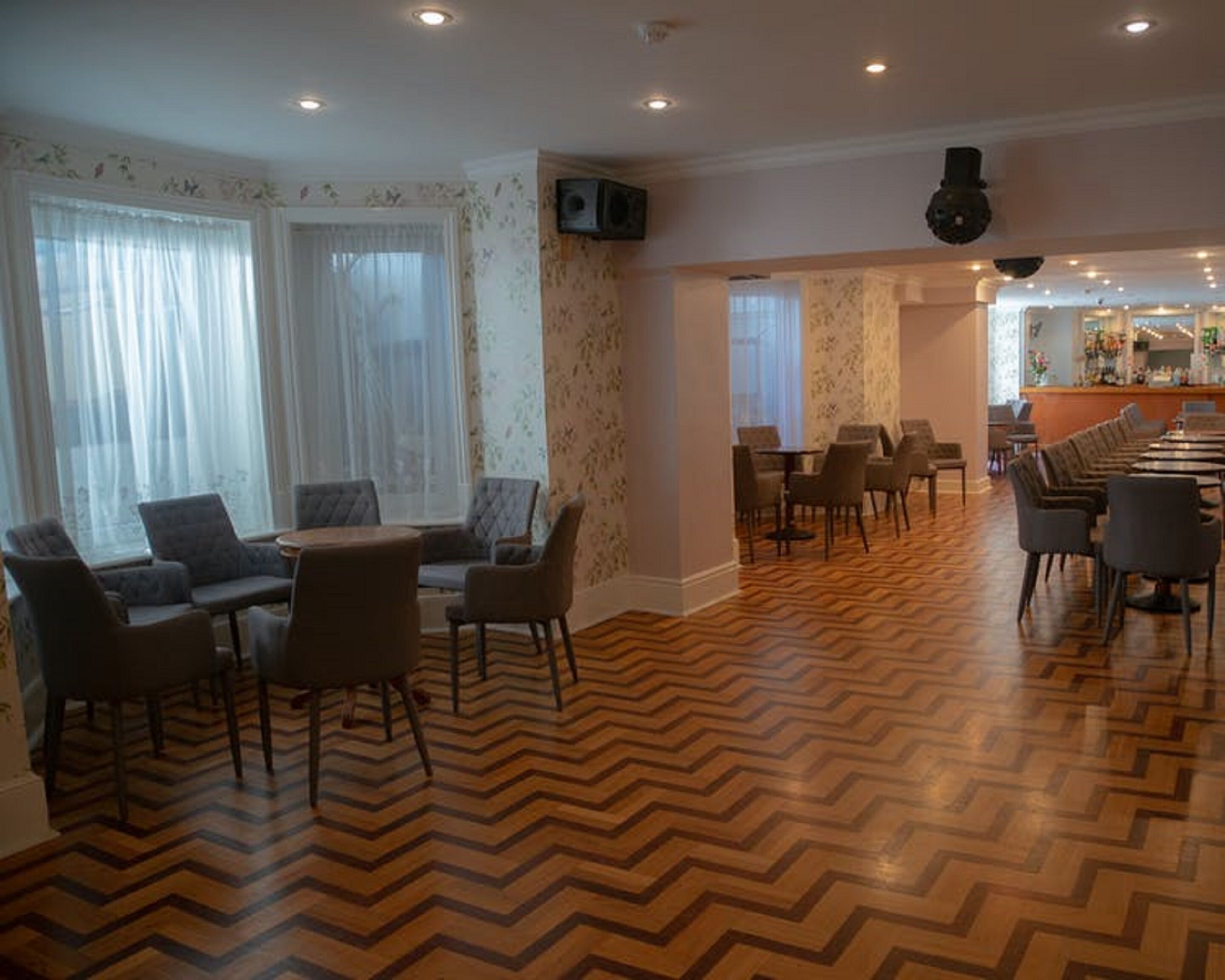 daily full breakfast (gbp 10 per person)