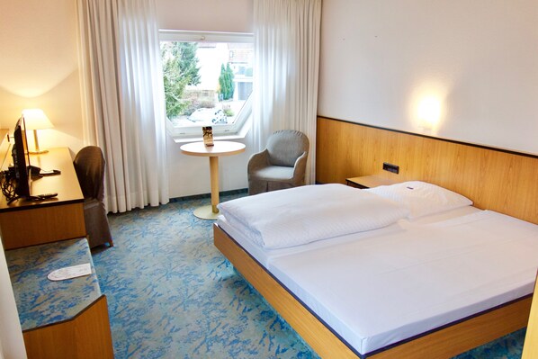 Basic Double Room | Desk, rollaway beds, free WiFi, bed sheets
