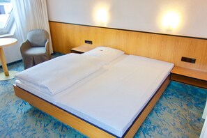 Basic Double Room | Desk, rollaway beds, free WiFi, bed sheets