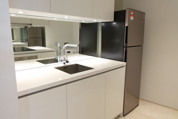 標準套房, 2 間臥室 | 私人廚房 | 大型雪櫃/冰箱、微波爐、焗爐、爐具