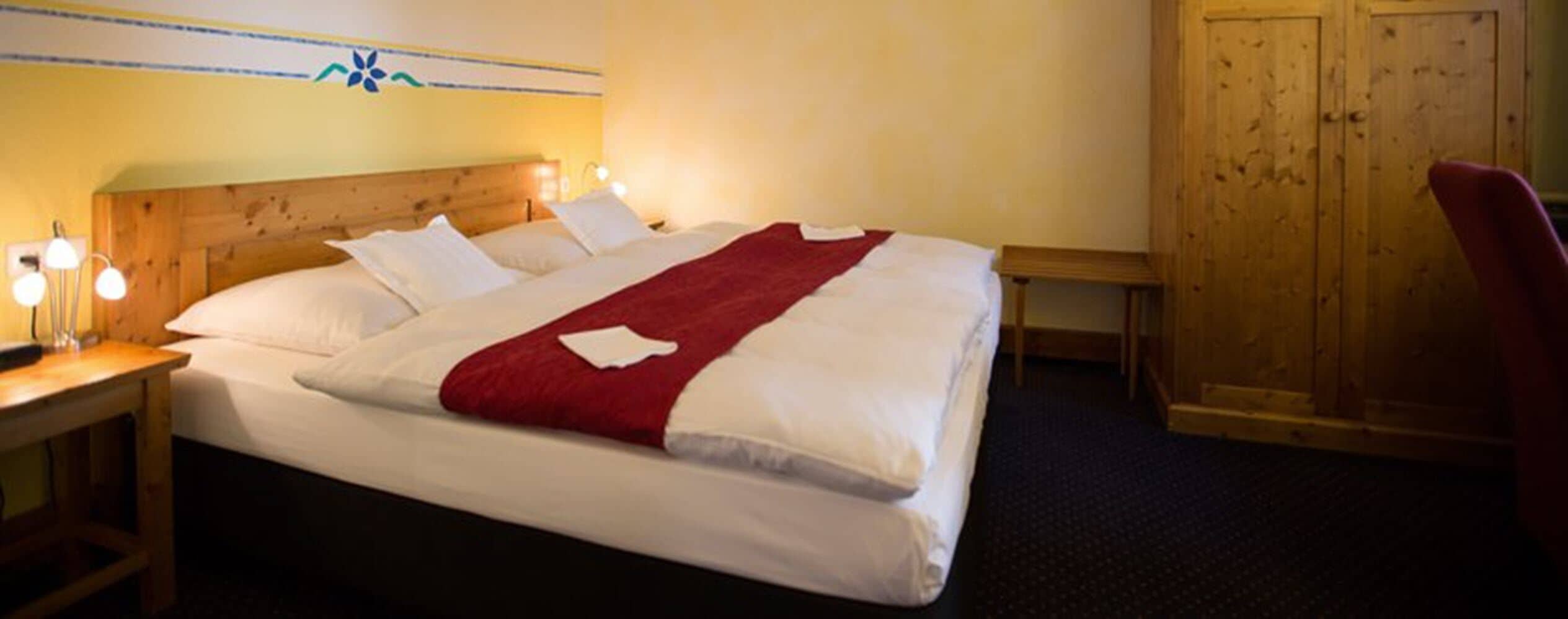 studio suite | 1 bedroom, premium bedding, in-room safe, desk