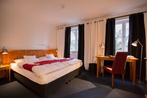 Premium bedding, in-room safe, desk, free WiFi - Hotel Bürkle (Fellbach)