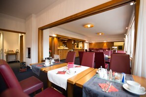 Free daily buffet breakfast - Hotel Bürkle (Fellbach)