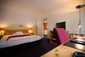 Premium bedding, in-room safe, desk, free WiFi - Hotel Bürkle (Fellbach)