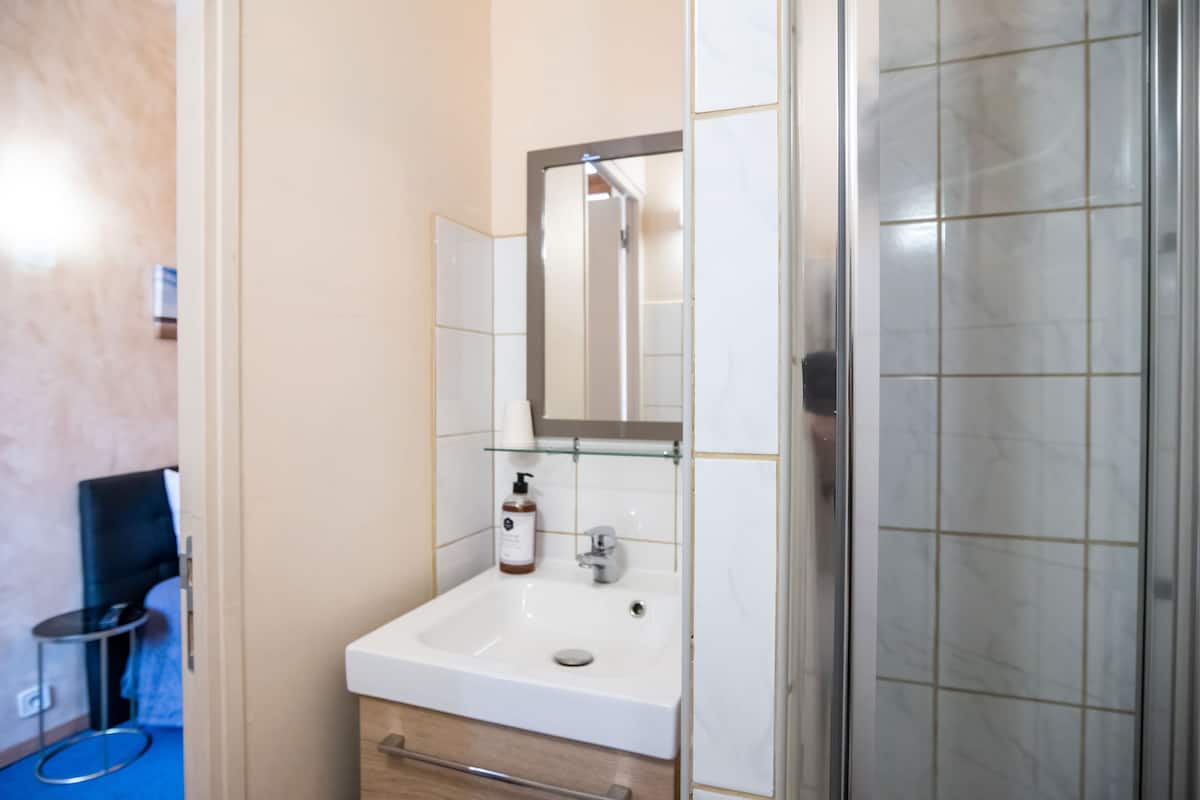 double room | bathroom | free toiletries, hair dryer, towels, soap