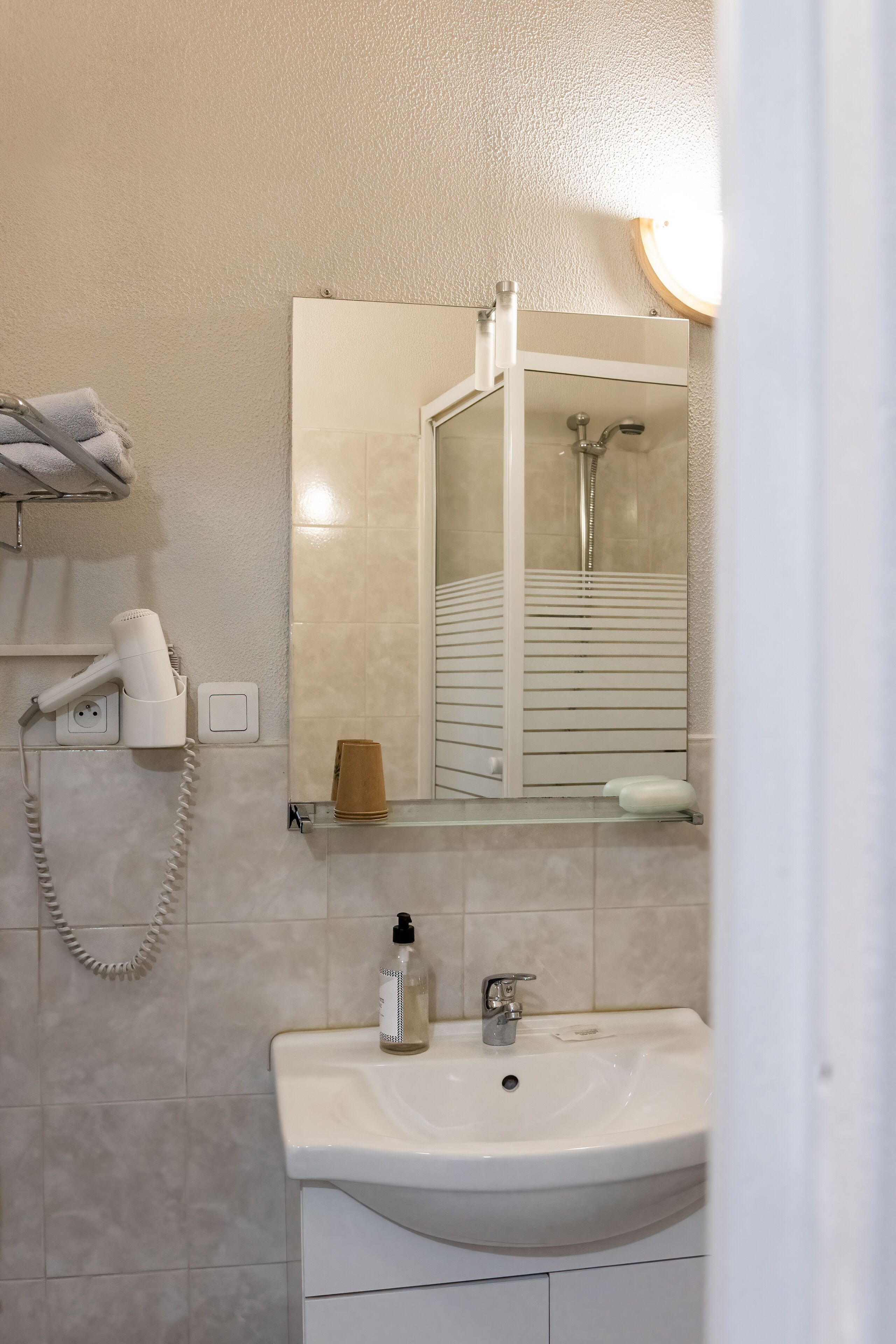 double room | bathroom sink