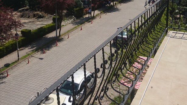 A residential street with houses, trees, and a clear sky. - Kumbaz Pansiyon (Sapanca)