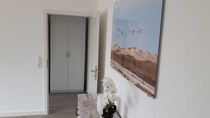 Unclassified image, 4 of 43, button