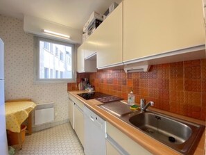 Kühlschrank, Herdplatte, Geschirrspüler