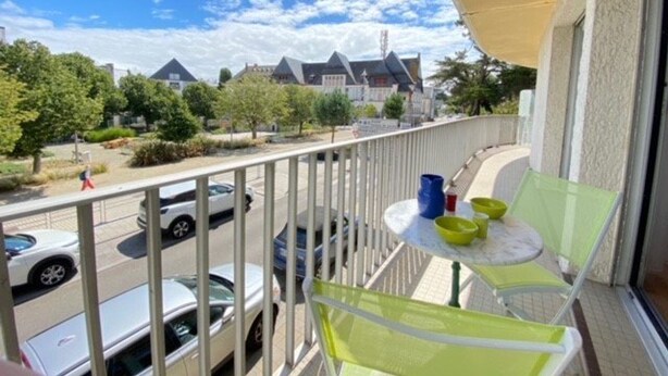 Property grounds - Family-Friendly Apartment in Central La Baule, Near Shops and Beach, with Parking (La Baule)