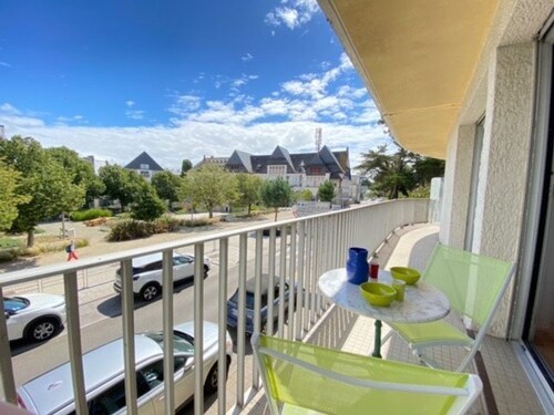 Family-Friendly Apartment in Central La Baule, Near Shops and Beach, with Parking