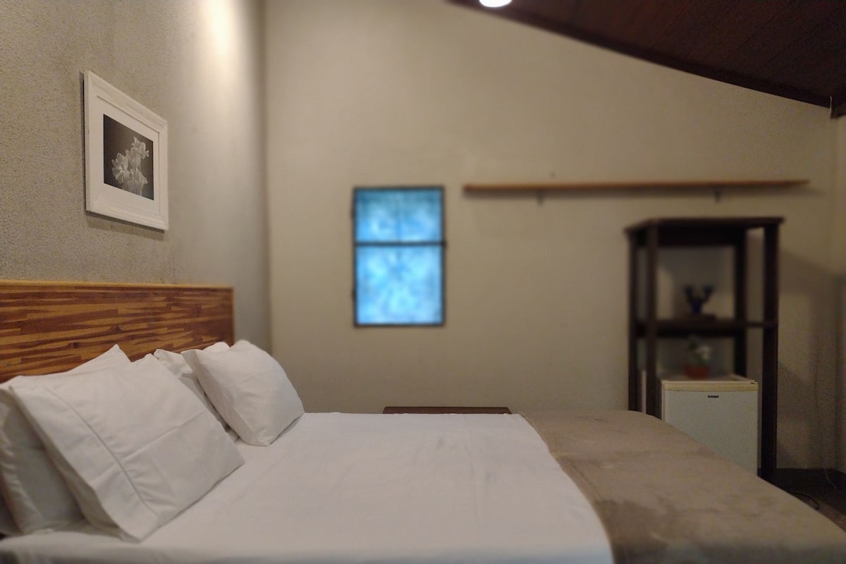Xalet superior, 1 llit de matrimoni | 1 dormitori, minibar, planxa i posts de planxar i roba de llit