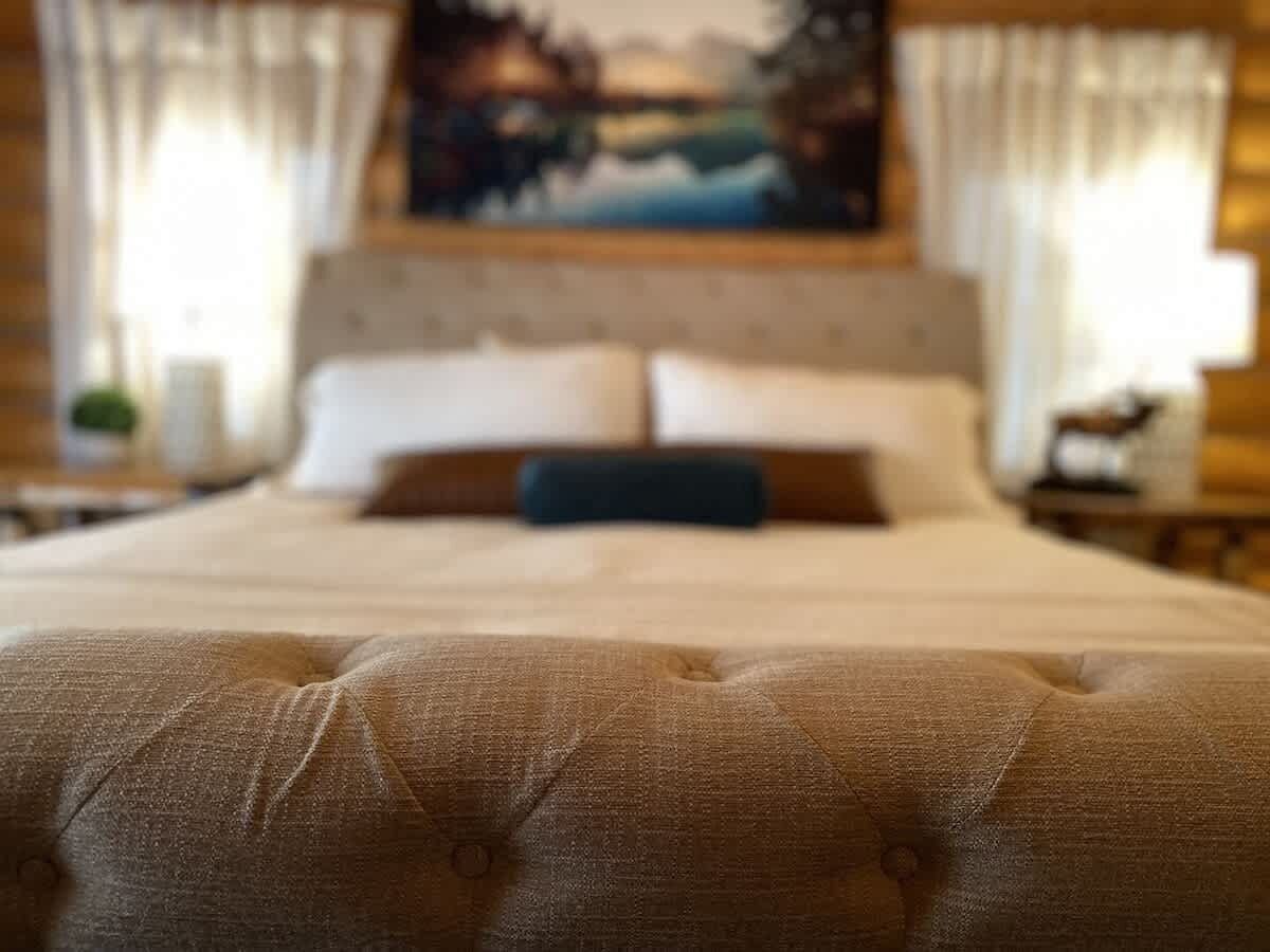 5 dormitorios, tabla de planchar con plancha, cuna de viaje