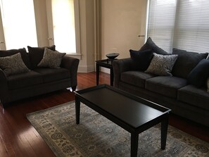 Living area - Amazing home in historic Berkeley Square (Trenton)