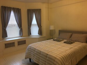 Room - Amazing home in historic Berkeley Square (Trenton)