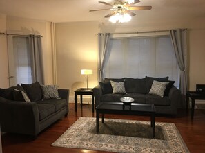 Living area - Amazing home in historic Berkeley Square (Trenton)