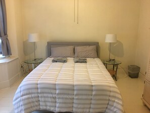 Room - Amazing home in historic Berkeley Square (Trenton)