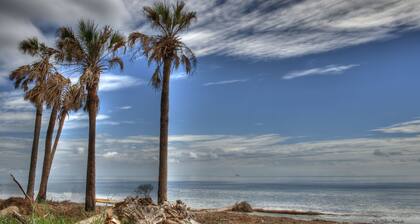 2023 Remodeled Cottage only 5 minutes from the Beach