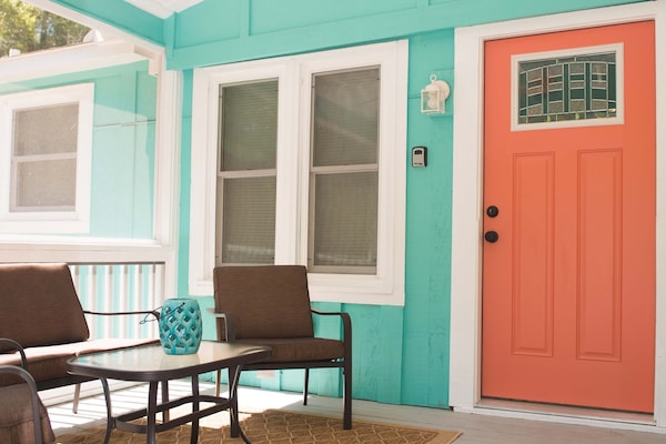 WELCOME to Sea Island Serentity- enjoy a coffe on our screened in porch