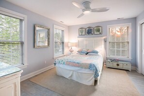 4 habitaciones, tabla de planchar con plancha y cuna de viaje 