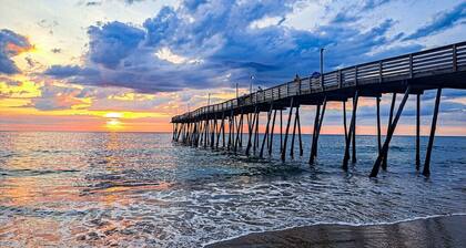 Private pool, hot tub, quick walk to beach, great location in KDH