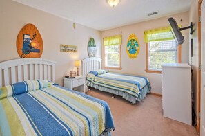 4 chambres, fer et planche à repasser, lit de bébé portatif