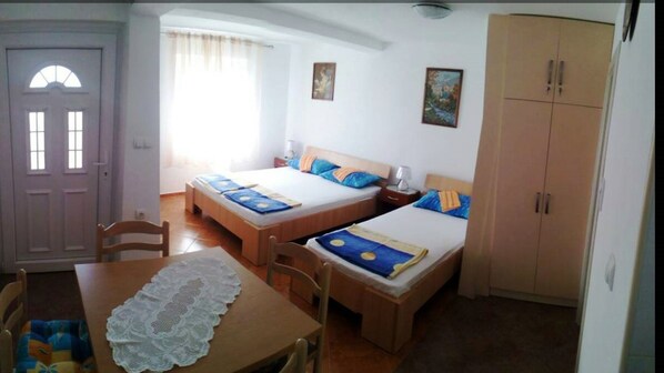 Comfort Studio, Multiple Beds, Kitchen, Garden Area | Desk, iron/ironing board, free WiFi