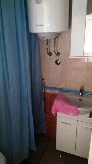 Bathroom - Kovacevic Apartments (Petrovac)