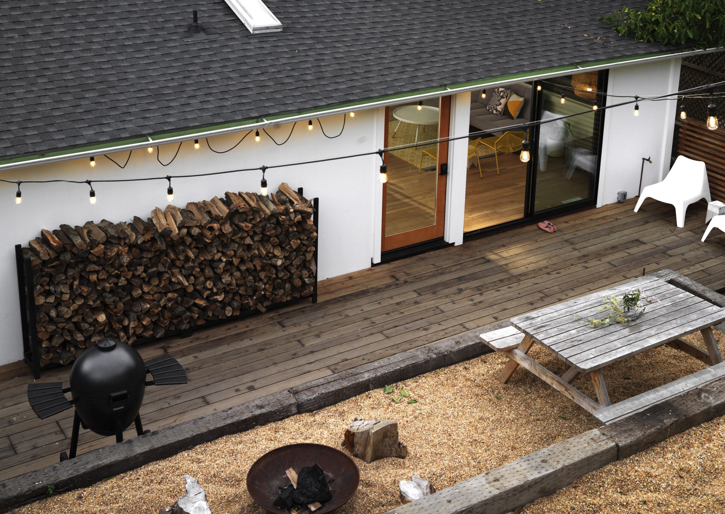 屋外ダイニングエリア