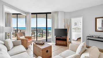 Télévision, lecteur de DVD, livres