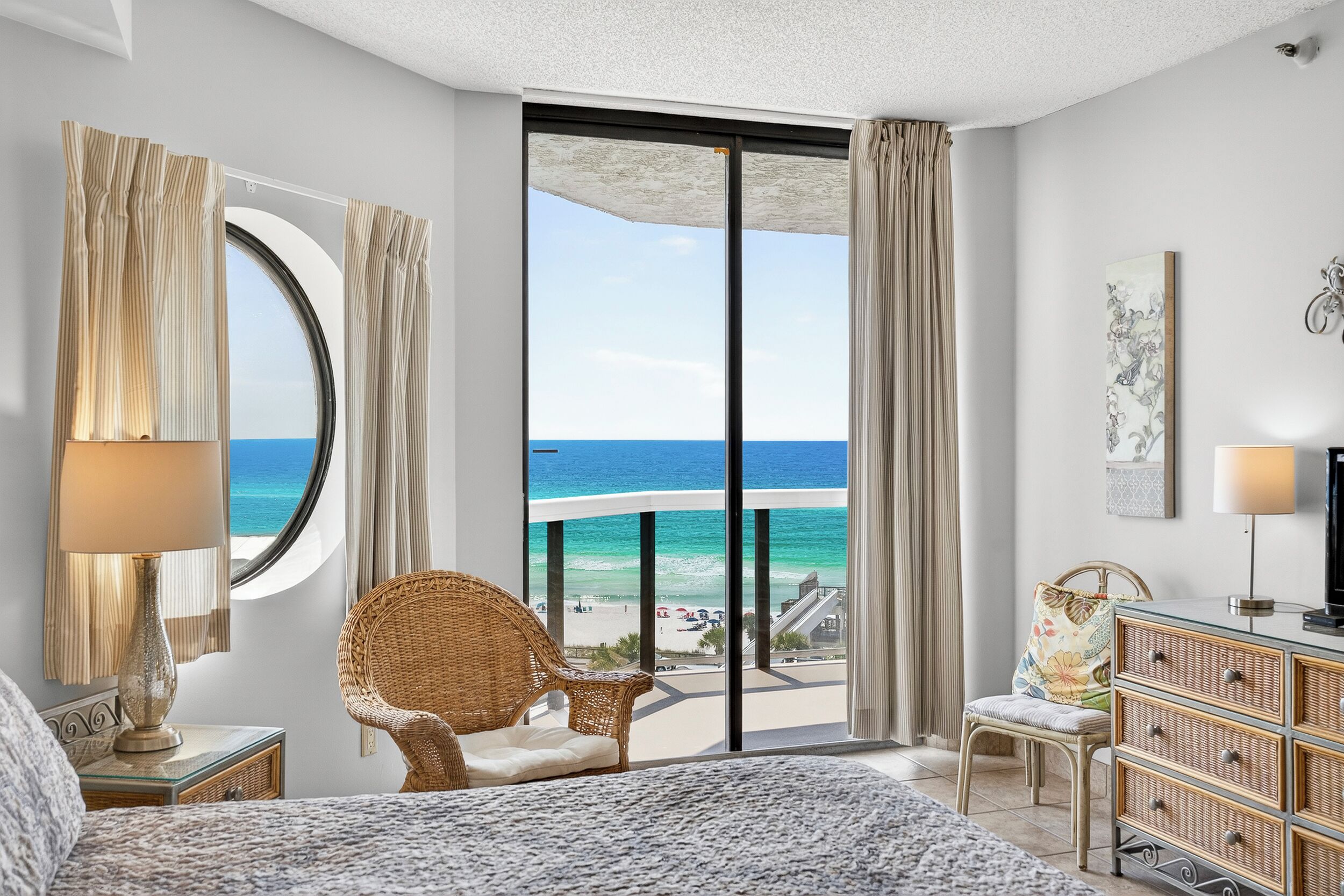 2 habitaciones, escritorio, tabla de planchar con plancha y wifi gratis 