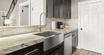 Mayon sairaalan tainnutus! 3 Bed Scottsdale Townhome kanssa autotalli. Upea sijainti!