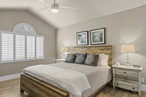 3 soverom, safe på rommet, skrivebord og strykejern/-brett