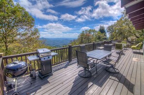 Outdoor dining - Charming 2BR Cabin w/ Amazing Views! Minutes to Boone & Blowing Rock (Blowing Rock)