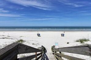 Beach nearby, sun-loungers, beach towels