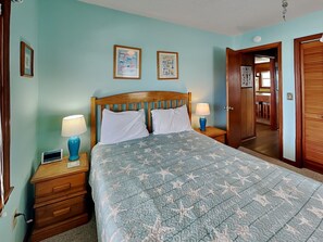 4 bedrooms, free WiFi, bed sheets - Both Sides Now | Ocean View + Walk to the Beach! (Topsail Beach)