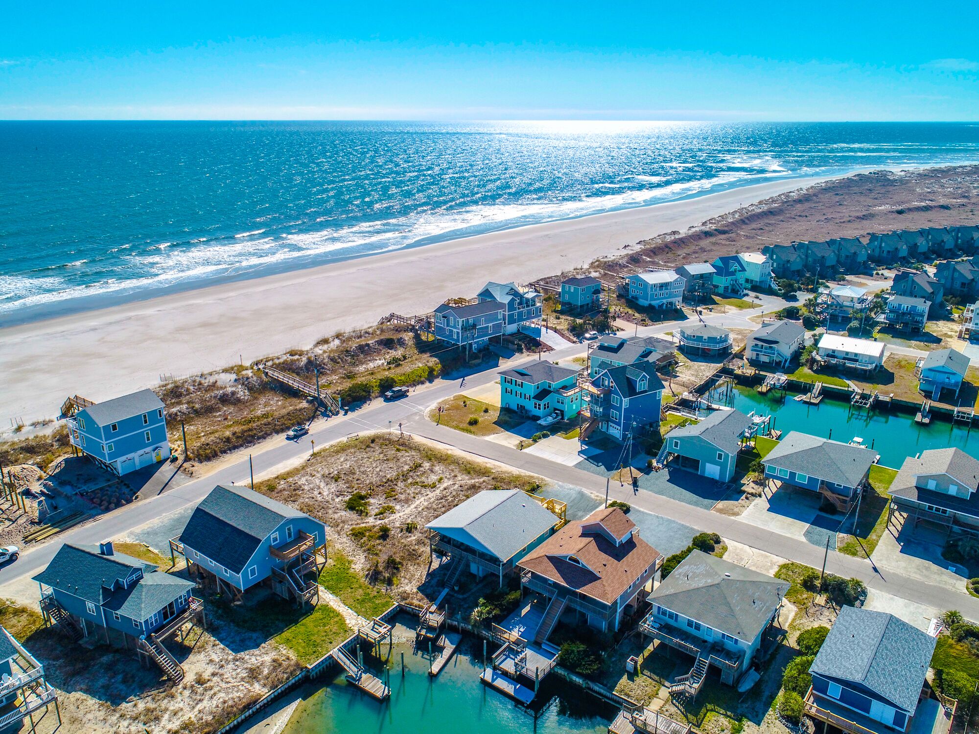 بالقرب من الشاطئ