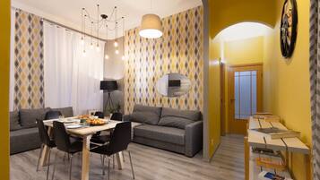 Apartment, 2 Schlafzimmer | Wohnbereich | Flachbildfernseher