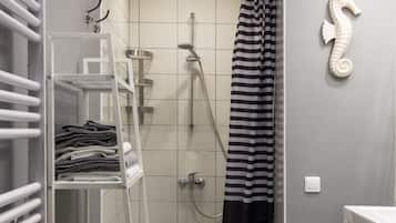 Apartment, 2 Schlafzimmer | Badezimmer | Dusche, kostenlose Toilettenartikel, Haartrockner, Hausschuhe