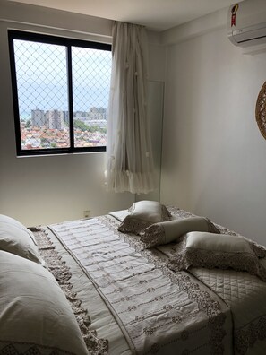Tripla Junior, bagno in camera, vista mare | Biancheria da letto di alta qualità, materassi a doppio strato