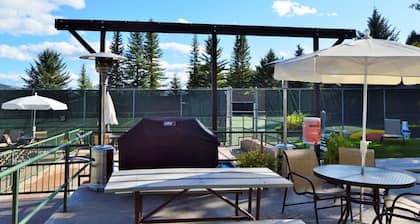 RMR: Wind River 10 Condo in Teton Village
