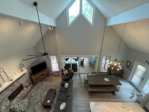 Smart TV, fireplace, DVD player, ping pong - Open July 12-18 due to cancellation, 3 day minimum, price reduced!  Do It!! (Six Mile)