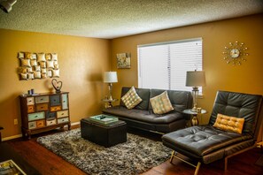 Smart TV, fireplace, video library -  Mother-In-Law Mansion in the Heart of Eagle - 3 bedroom home (Eagle)