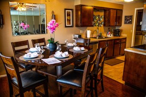 Dining - Mother-In-Law Mansion in the Heart of Eagle - 3 bedroom home (Eagle)