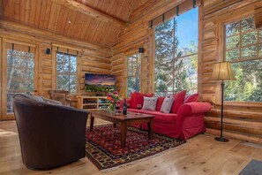 TV, fireplace, DVD player, stereo - RMR: Granite Ridge Cabin 7586 in Teton Village (Teton Village)