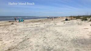 På stranden og strandhåndklær