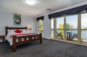 House, 3 Bedrooms, Marina View | 3 bedrooms, iron/ironing board, free WiFi, bed sheets - Port Adelaide Harbourside Home (Port Adelaide)