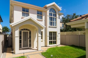 Property entrance - Port Adelaide Harbourside Home (Port Adelaide)