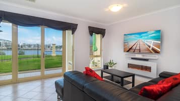 House, 3 Bedrooms, Marina View | Living area | Flat-screen TV, fireplace, Netflix