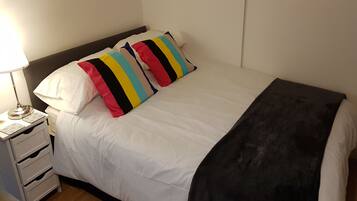Studio Suite (Flat 2) | Premium bedding, soundproofing, iron/ironing board, free WiFi